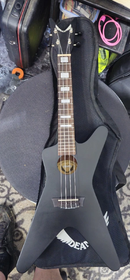 Ukulele Dean ML preto ukulele acústico com bolsa GIG - Imagem 1 de 4