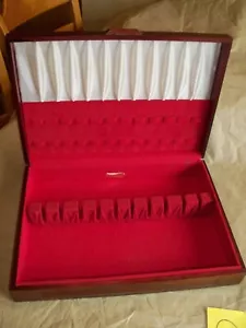 VTG WOOD DOVETAIL CORNERS FLATWARE SILVERWARE STORAGE CHEST BOX SERVICE FOR 12 - Picture 1 of 12