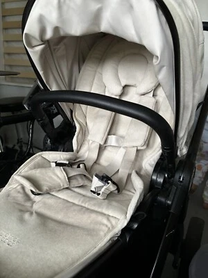 prams and pushchairs used - Image 1 of 4