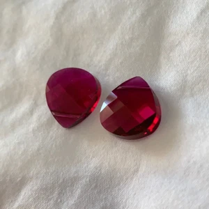 34pcs Swarovski Crystal Ruby Red 15x14mm Flat Briolette (6012) Faceted Pendant - Picture 1 of 2