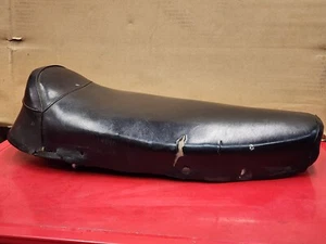 BSA A65 650 650cc ASIENTO ORIGINAL CON BANDEJA DE ACERO ESPUMA CROMO MOLDURA OEM LIGHTNING - Imagen 1 de 12