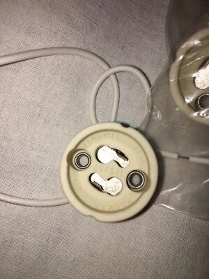 Gu10 Ceramic Socket For Halogen Or Led 120-250v New Socket - Image 1 of 4