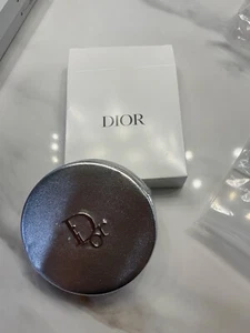 DIOR Beauty Gift Set- SILVER Round Circle Cosmetic Makeup Bag - Picture 1 of 2