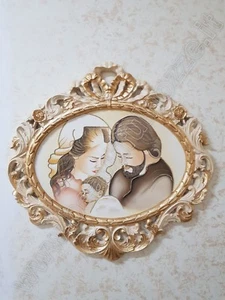 QUADRO OVALE SACRA FAMIGLIA AVORIO E FOGLIA ORO E CRISTALLI CAPOLETTO CAPEZZALE - Imagen 1 de 5