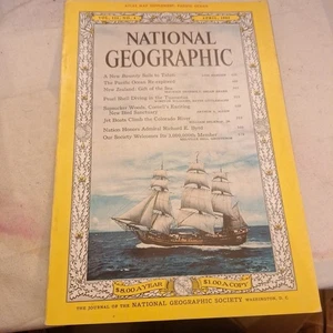 National Geographic Magazine April 1962 Bounty New Zealand Tuamotus Jet Boats - Imagen 1 de 7