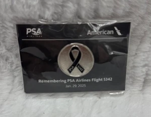 PSA Airlines Flight 5342 Gedenk-Anstecknadel - Bild 1 von 6