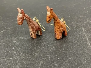 Vintage Wood Giraffe Earrings Set Carved Hand Made Rare Unique Wildlife Figures - Picture 1 of 7