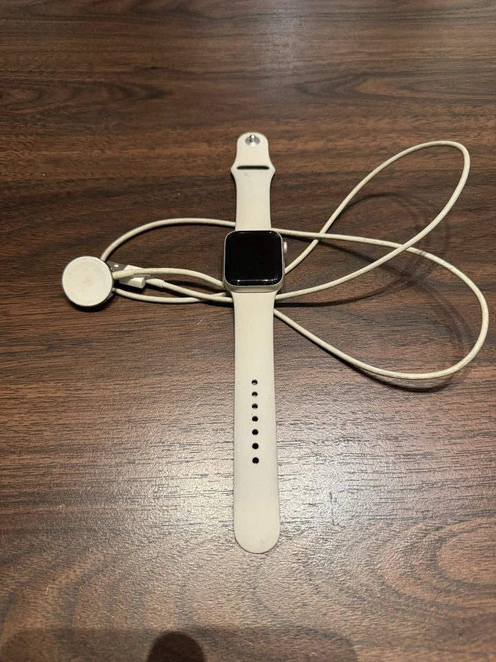 Apple Watch Series 9 SE 40mm estojo de alumínio com pulseira de borracha GPS celular - Imagem 1 de 1