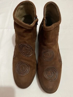 Fly London Mujer Bota Remolinos EE. UU. 10-10,5 EUR 41 501086002 Gamuza Cremallera Abstracta Foto 1 de 4