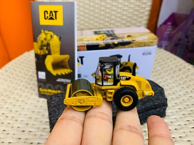 Cat CS56 Smooth Drum Vibratory Soil Compactor 1/87 Scale Diecast Masters DM85246 - Image 1 of 4
