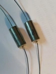 33 uF 35v Blindé Métal Axial   Nos           Lot de 2 pcs      DepH9h31/1 - Imagen 1 de 7