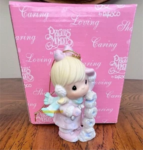 Nuevo adorno de Navidad Precious Moments 2003 Icy Good Times Ahead 112840 en caja - Imagen 1 de 4