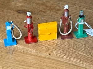 VINTAGE DINKY TOYS #49 - O GUAGE PETROL PUMPS & OIL BIN. - Picture 1 of 1