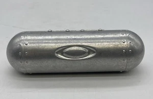 Custodia rigida vintage Oakley metallo alluminio siluro volta clamshell vetro - Foto 1 di 9