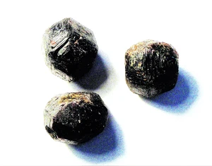 100cts ASSORTED ALMANDINE GARNET CRYSTAL SPECIMEN LOT CHINA # 18 - Picture 1 of 1