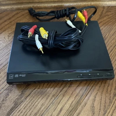 Reproductor de DVD Sony DVP-SR210P incluye cables, funciona muy bien, sin control remoto Foto 1 de 4