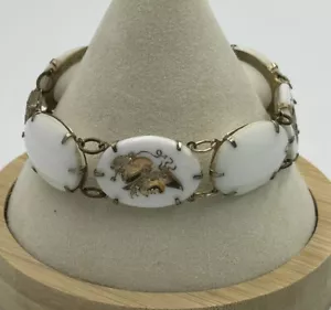 Pulsera guerrera vintage intaglio ovalada tiza blanca dorada orientada a la izquierda - Imagen 1 de 10