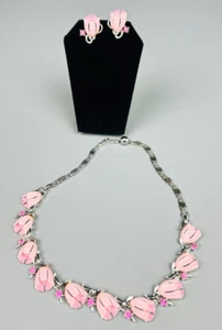 Vintage LISNER signed pink tulip necklace & Screw Back earrings set demi - Picture 1 of 16