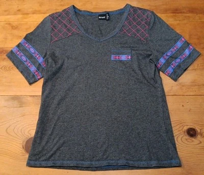 Camiseta Top Marca Cruel Para Mujer M Gris Azteca Suroeste Cuello en V Camiseta Manga Corta Foto 1 de 4