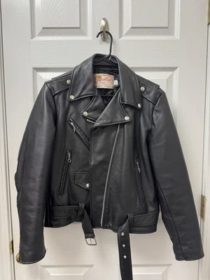Chaqueta de motocicleta de cuero negra vintage para mujer EXCELENTE hecha en Estados Unidos con cinturón talla 10 Foto 1 de 4