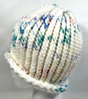 Gorro tejido a mano blanco cremoso con salpicaduras multicolores adulto adolescente mujer Foto 1 de 4