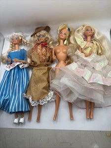 Vintage Barbie Set 4 Körper markiert 1966 biegsame Knie blonde Haare mit Outfits - Bild 1 von 5