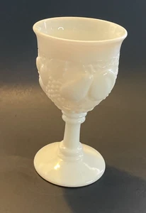 Ein (1) Vintage Westmoreland Della Robbia Milchglas Wasser Wein Kelch - Bild 1 von 5