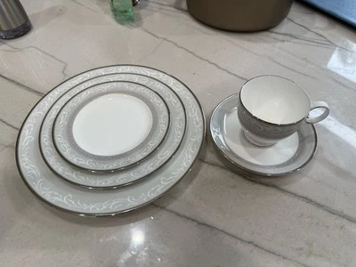 NORITAKE Yasmin 5 Piece Place Setting Brand New with tags! - Image 1 of 4