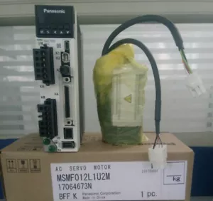 MSMF012L1U2M+MADLT05SF Kit azionamento servomotore CA 38mm 100w 3000rpm 0,32 Nm - Foto 1 di 2