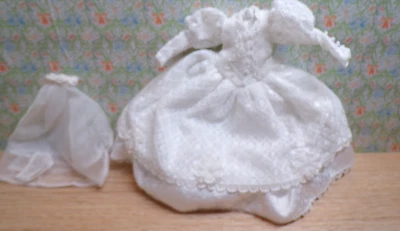 Vestido de novia miniatura para casa de muñecas, velo, bragas de Heidi Ott Foto 1 de 3