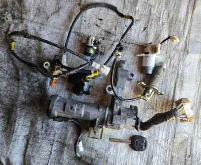 LEXUS 92-00 SC300 SC400 OEM GUANTERA ENCENDIDO PUERTA MALETERO CERRADURA PESTILLO JUEGO DE LLAVES Foto 1 de 4