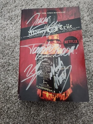 Motley Crue Firmado Autografiado The Dirt Primera Edición Autógrafo! Foto 1 de 2