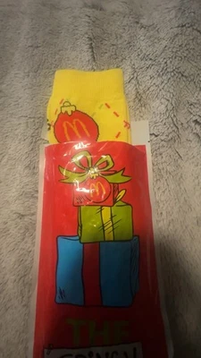 Calcetines McDonald’s Grinch Meal, Edición Limitada, Calcetines Amarillos 2025 Abiertos Nuevos Foto 1 de 2