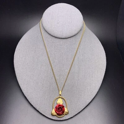 Collar Colgante Rosa Roja Esmalte Flor Floral Corona Ovalada Tono Dorado De Colección Foto 1 de 4