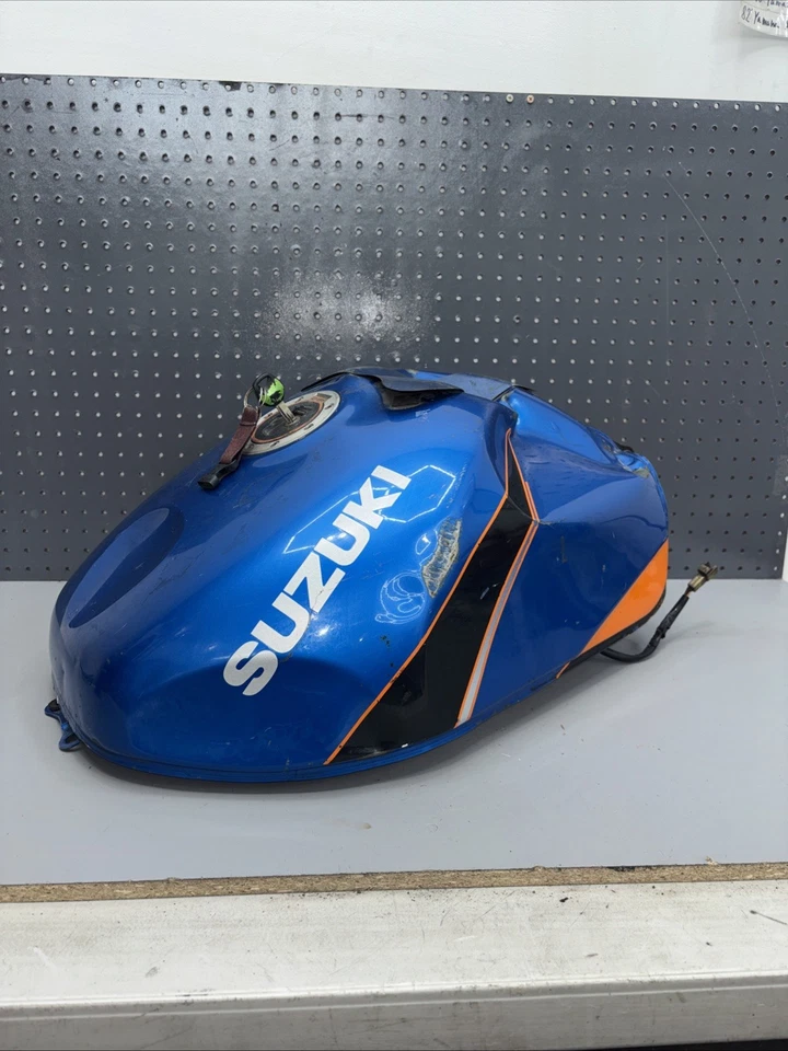Suzuki GSXR750 GSXR600 96-00 SRAD 1996-1999 TANQUE DE COMBUSTIBLE gasolina 96 97 98 99 1997 1998 Foto 1 de 4