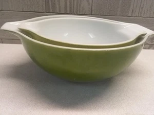 2 ciotole nido miscelazione avocado verde vintage Pyrex Verde #443/444 4 qt/2,5 qt - Foto 1 di 24