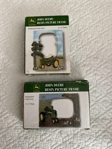 Marcos de fotos de resina John Deere pintados a mano escena de granja de 2" x 3" lote de dos - Imagen 1 de 11