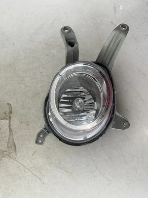 OEM | 2013 - 2017 Hyundai Veloster Halogen Fog Light (Right/Passenger) Foto 1 de 4