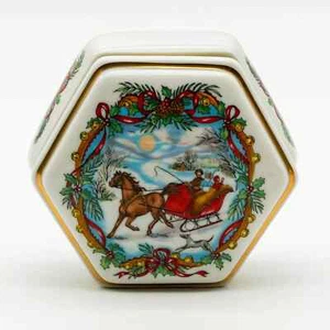 Jingle Bells Fine Porcelain Music Box Melodies of Christmas Heritage House 1988 - Picture 1 of 4