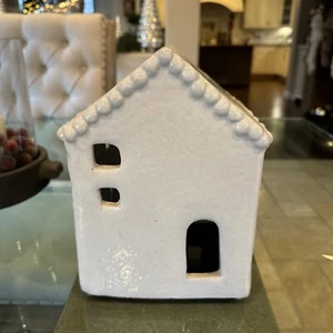 NUEVO Pottery Barn Hecho a Mano Cerámica Navidad Casa de Pueblo Blanco Grande Decoración - Imagen 1 de 4
