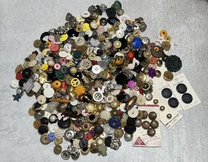 Over 1 Lb Vintage Decorative Unique Clothes Buttons - Colorful, Shaped, Flowers - Picture 1 of 10