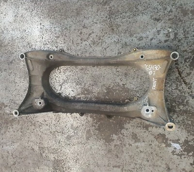 Soporte base motor eje delantero subchasis para Lexus GS450H IS300H IS250 2007-2020 Foto 1 de 3