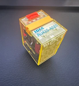 RU42S-A220 IDEC Plug-in Relay 220-240V AC 6A 4PDT W/ Latching Lever - Picture 1 of 7