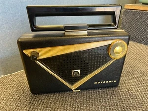 Motorola 55L1 Vacuum Tube Radio - WORKING - Picture 1 of 10