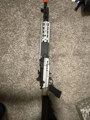 pistola airsoft eléctrica full metal Foto 1 de 3