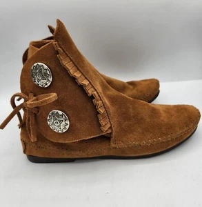 Minnetonka Moccasins Womens Size 7.5 Two Concho Suede Hardsole Ankle Boot Brown - Picture 1 of 15