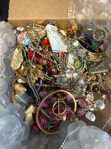 Lot of 6.14 lbs Vintage to Modern Estate USED Jewelry Wearable Resell #1031 READ - Picture 1 of 6