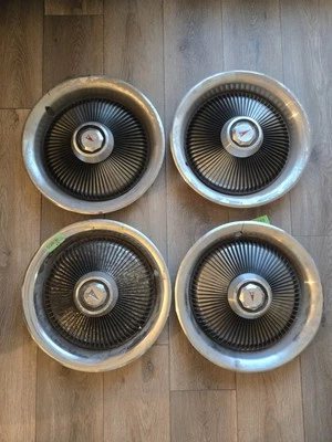 1970's Pontiac Hubcaps Ventura Lemans Bonneville Grand Prix 1972-1979 14 Vintage - Image 1 of 4