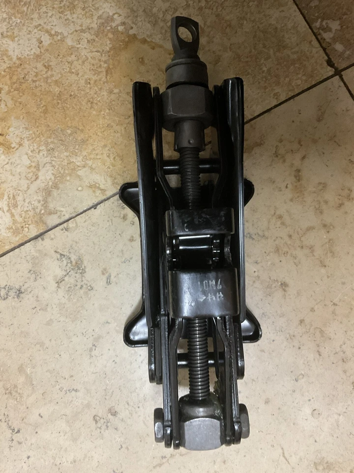 Оригинальный домкрат для шин Chevrolet Aveo 2004-2011 годов выпуска - Изображение 1 из 4