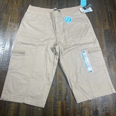 Lee Relaxed Fit Skimmer Just Below The Waist 12p Khaki Color Short Pant - Image 1 of 4